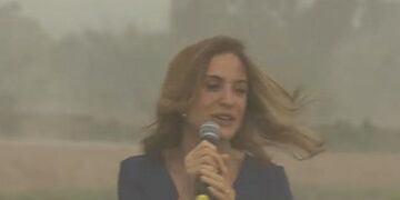 Victoria Tolosa Paz fue sorprendida por el temporal en medio de un discurso