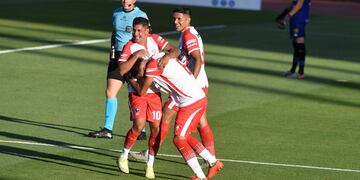 "No importa quien haga los goles", afirmó Arce. El segundo de su cuenta personal, golazo.