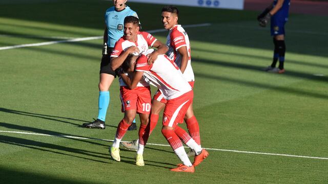 "No importa quien haga los goles", afirmó Arce. El segundo de su cuenta personal, golazo.