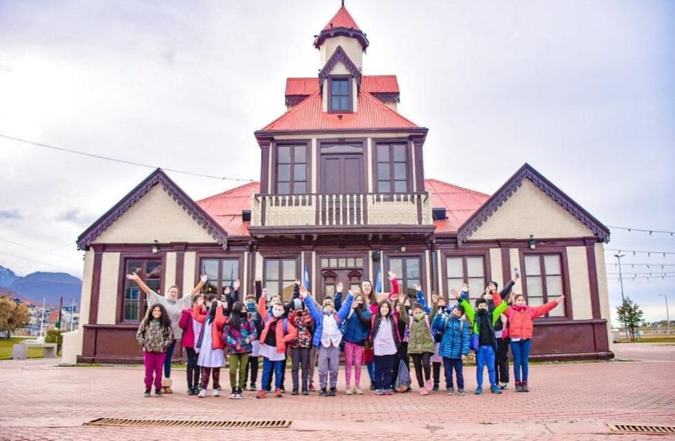Niños y niñas de la escuela n° 30 ‘Oshovia’ disfrutaron de una jornada de turismo social municipal