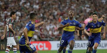 Luis Advíncula metió un golazo en el Maracaná y le dio el empate a Boca ante Fluminense, en la final de la Copa Libertadores. (AP)