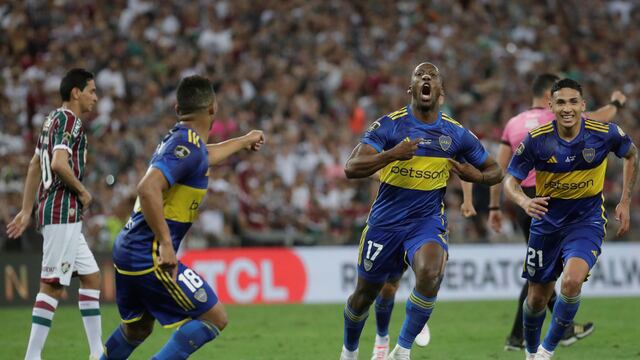Luis Advíncula metió un golazo en el Maracaná y le dio el empate a Boca ante Fluminense, en la final de la Copa Libertadores. (AP)