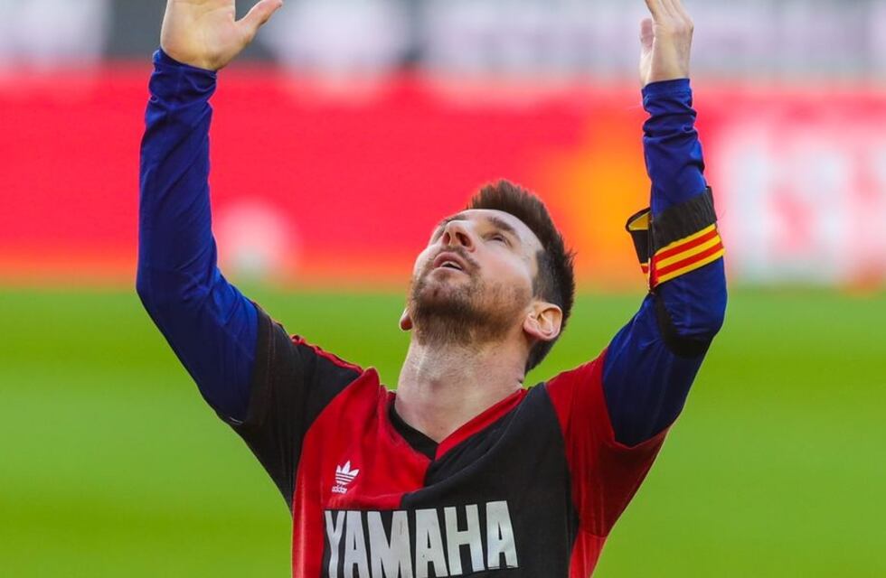 Lionel Messi homenajeó a Diego Maradona con la camiseta de Newell’s y emocionó a todos
