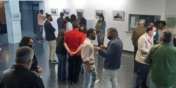 La muestra fotográfica "Jujuy antiguo, la ciudad hace años", montada en el hall del Cine Teatro Municipal "Select".