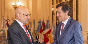 El embajador de la India en Argentina, Dinesh Bhatia, llegó a Jujuy en visita oficial. Fue recibido por el ministro de Hacienda y Finanzas, Carlos Sadir.