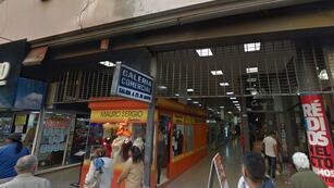 El video del violento hecho ocurrido en una galería de Córdoba.