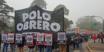 Las organizaciones sociales y políticas parten desde el parque de la Independencia.