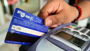 Cómo realizar los pagos en dólares con débito y QR en Argentina. (La Voz/Archivo)