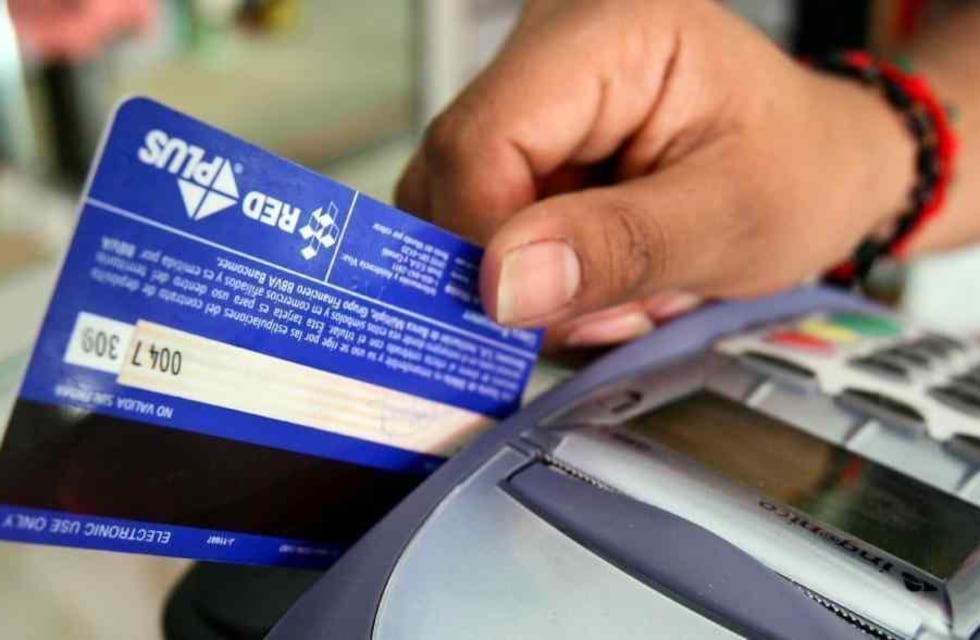 Sustrajeron una tarjeta y gastaron 300 mil pesos en Córdoba: fueron imputados