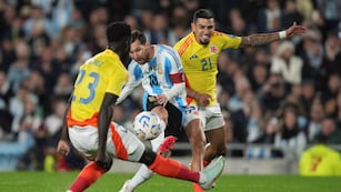 Lionel Messi, en el partido de Argentina ante Colombia, por las eliminatorias al Mundial 2026. (AP)