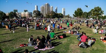 Motochorros asaltaron a los rosarinos que pasaban su tarde en el parque Scalabrini Ortíz.