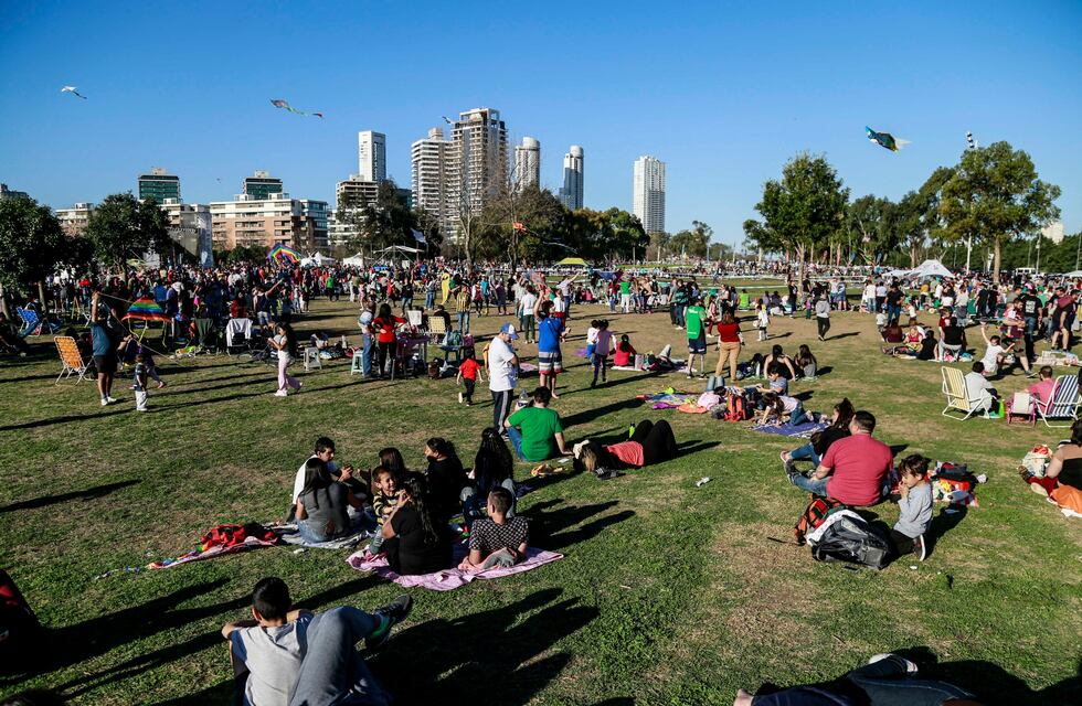 Delincuentes sorprendieron y amenazaron a familias que disfrutaban del aire libre en un parque de Rosario