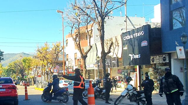 Controles vehiculares en el "centro viejo" de Villa Carlos Paz, durante este último fin de semana. (Foto: VíaCarlosPaz).