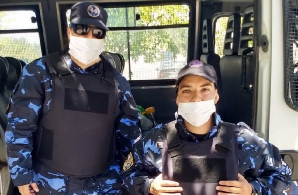 Histórico: por primera vez dos mujeres integran la división Canes y Montada de la Policía