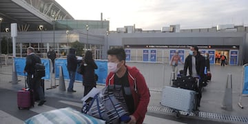 Arribo de pasajeros en el Aeropuerto Internacional de Ezeiza.