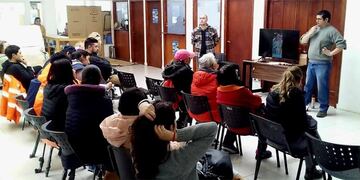 Tolhuin: se realizó un taller de cultivo experimental de tulipanes