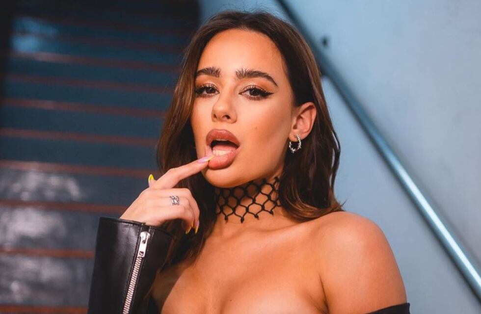 Flor Jazmín lució una microbikini taparrabos a rayas y se llevó todas las miradas en Instagram