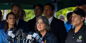 La alcaldesa del condado de Miami-Dade, Daniella Levine da detalles de los desaparecidos