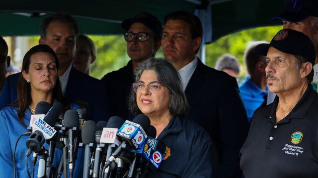 La alcaldesa del condado de Miami-Dade, Daniella Levine da detalles de los desaparecidos