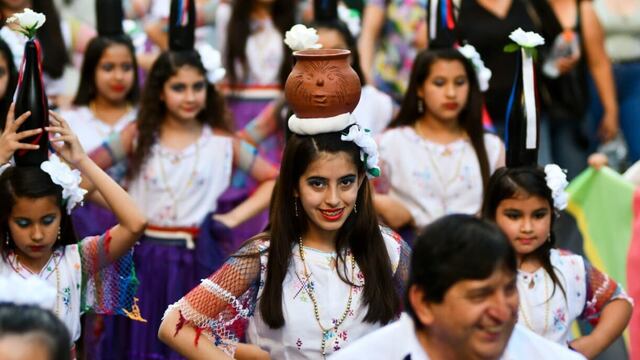 Las agrupaciones se convocaron en el centro para palpitar la Fiesta de Colectividades de Rosario