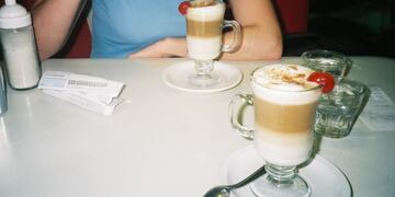 Exposición de Virginia Molinari: “Diario de mesas y personas”