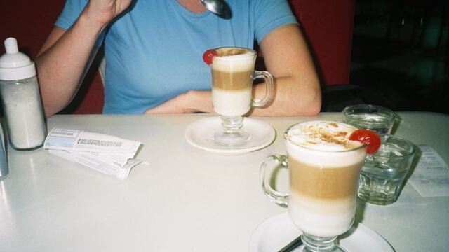 Exposición de Virginia Molinari: “Diario de mesas y personas”