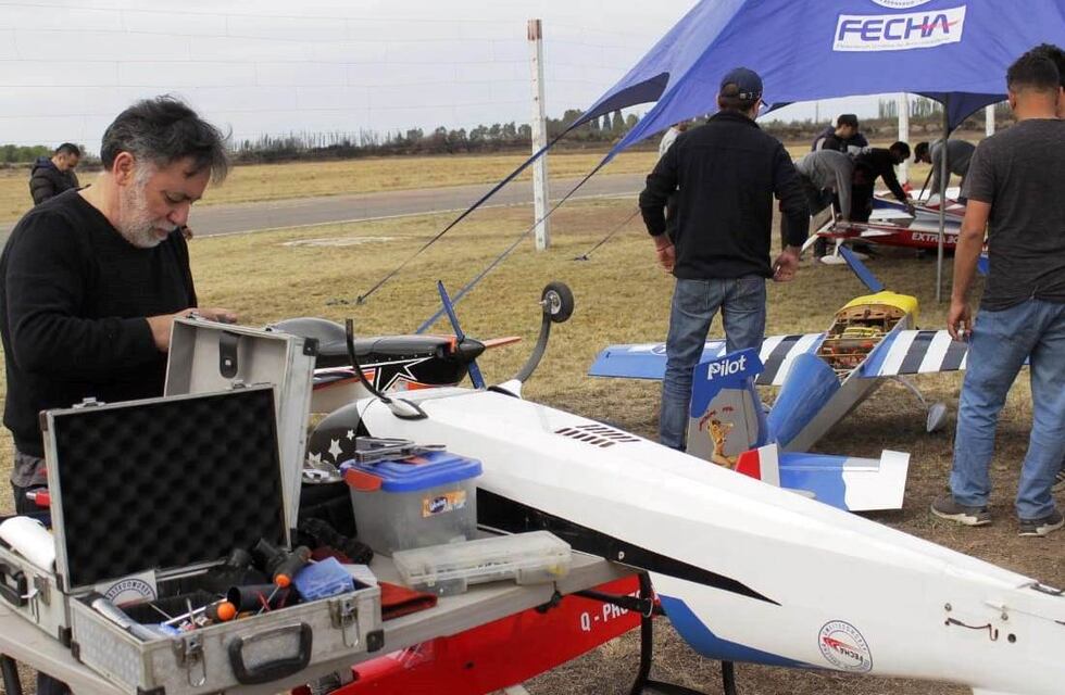 En fotos: fanáticos del aeromodelismo en un campeonato nacional en General Alvear