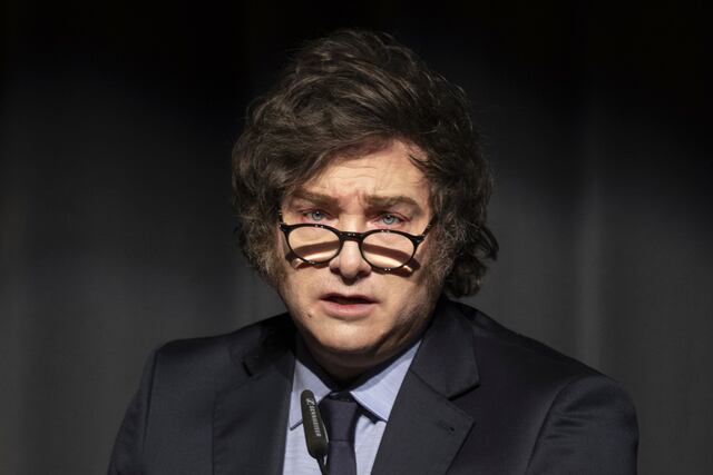 Milei ratificó “un peso fuerte” y anunció más expulsiones de funcionarios (Ennio Leanza/Keystone vía AP)