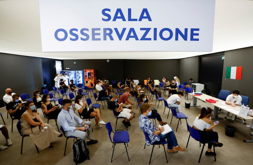 Italia afirmó que la vacunación obligatoria contra el coronavirus “es una opción posible”