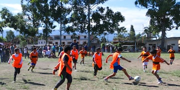 El torneo de fútbol infantil "Manuel ‘El Negro’ Guerrero" busca promover el desarrollo físico, emocional y social de los niños.