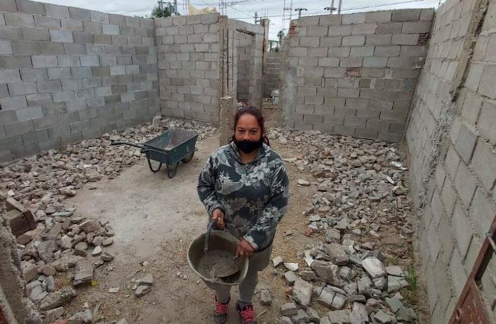Decidió edificar su propia casa porque se le vence el alquiler en donde vive