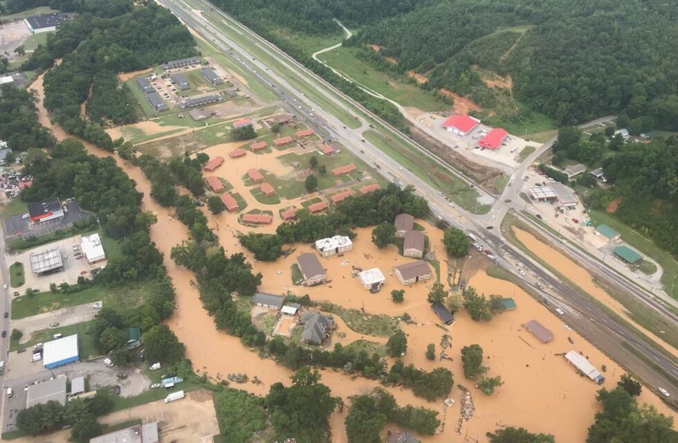 Inundaciones en Estados Unidos: al menos 21 muertos y decenas de desaparecidos