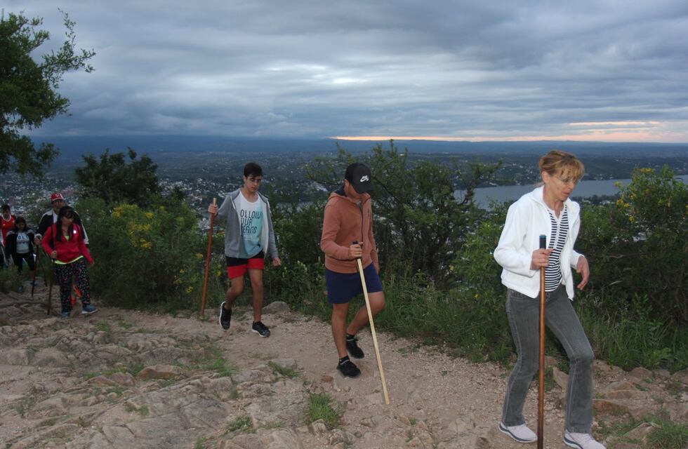 Comienzan las subidas guiadas, nocturnas y gratuitas al Cerro de la Cruz
