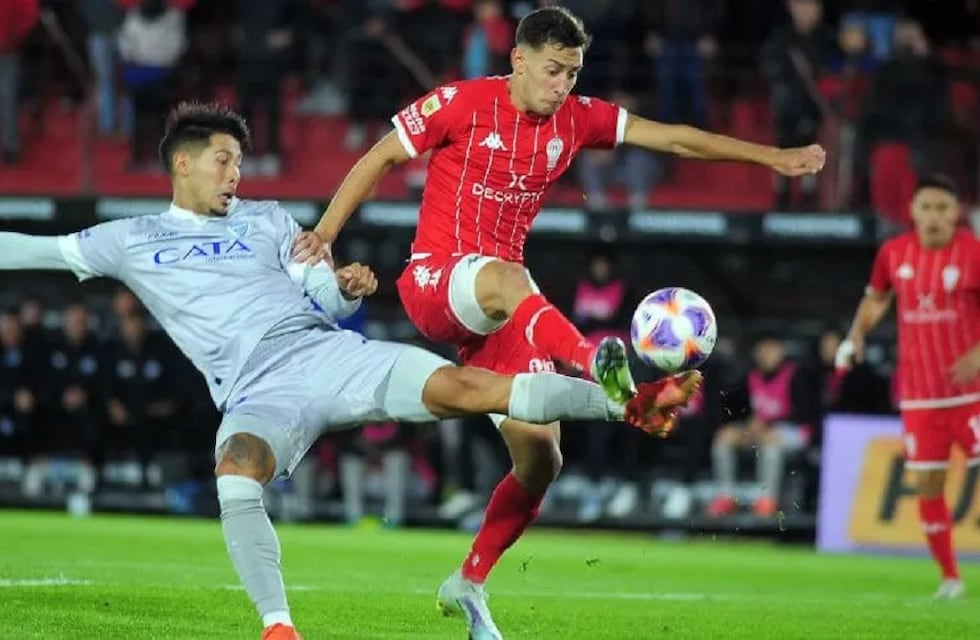 Indicio de futuro en Mendoza: Tevez estuvo en el Ducó viendo el empate de Godoy Cruz frente a Huracán