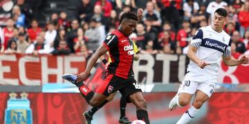 El ecuatoriano remató a casi 40 metros y la pelota superó los 100 kilómetros por hora.