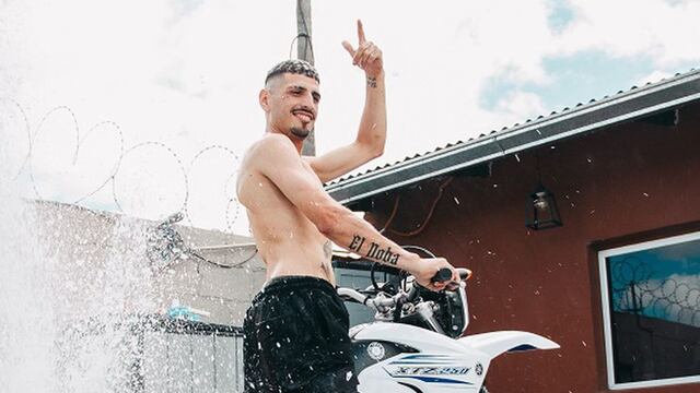 "El Noba" y su moto, compañera inseparable. (Prensa "El Noba")