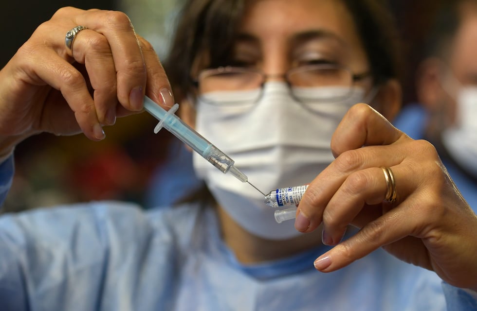 Habilitaron la vacunación a profesionales de la Salud mayores de 30 años: cómo inscribirse