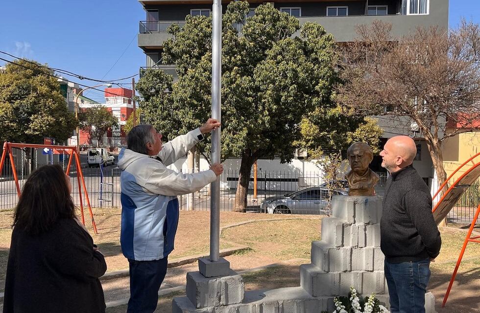 El intendente de Villa Carlos Paz homenajeó a los maestros en su día