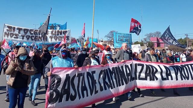 "Tienen la pretensión de quebrar al movimiento obrero y al de los desocupados sobre la base de la represión y la criminalización" de la protesta, dijeron los dirigentes en la marcha de este miércoles.