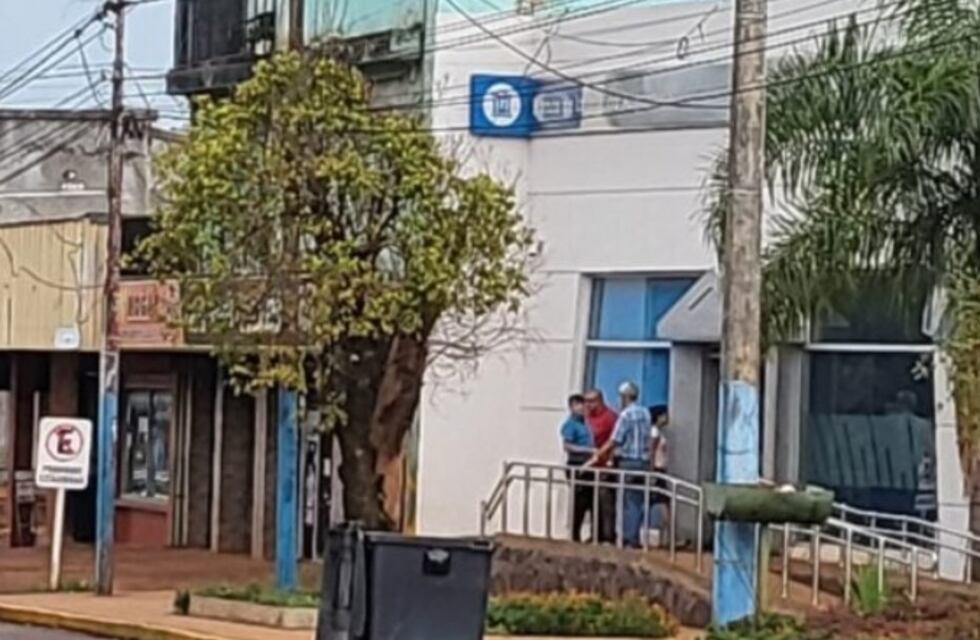 Asalto en Montecarlo: malvivientes se alzaron con cuantioso botín en la entrada del Banco Nación