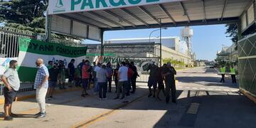 Bloqueo de Camioneros a Parque Ader