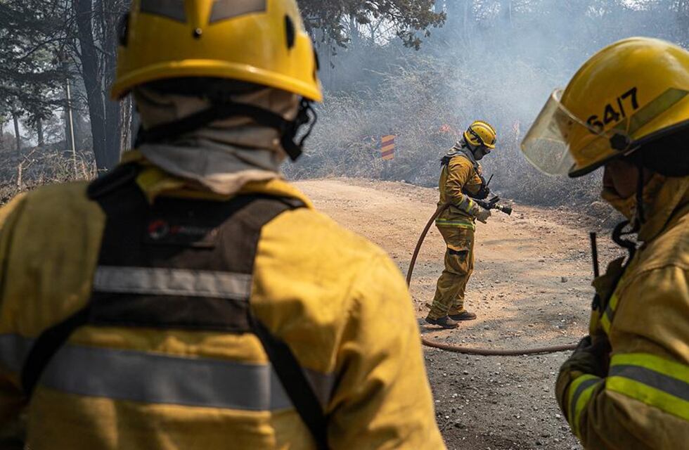 Bomberos lograron contener el incendio en Valle de Calamuchita