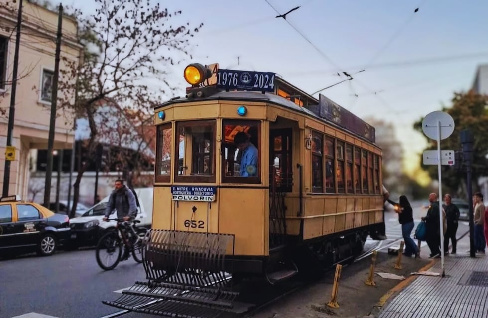 El rincón porteño donde todavía podés subirte a un tranvía original y recorrer las calles de Buenos Aires gratis