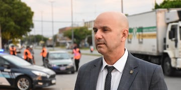 El ministro de Seguridad provincial quiere tener más policías en las comisarías.