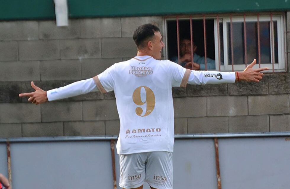 Racing volvió al triunfo: superó a Arsenal, pero perdió a su goleador