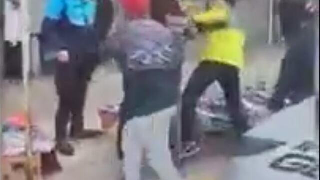 El desalojo terminó en una batalla campal