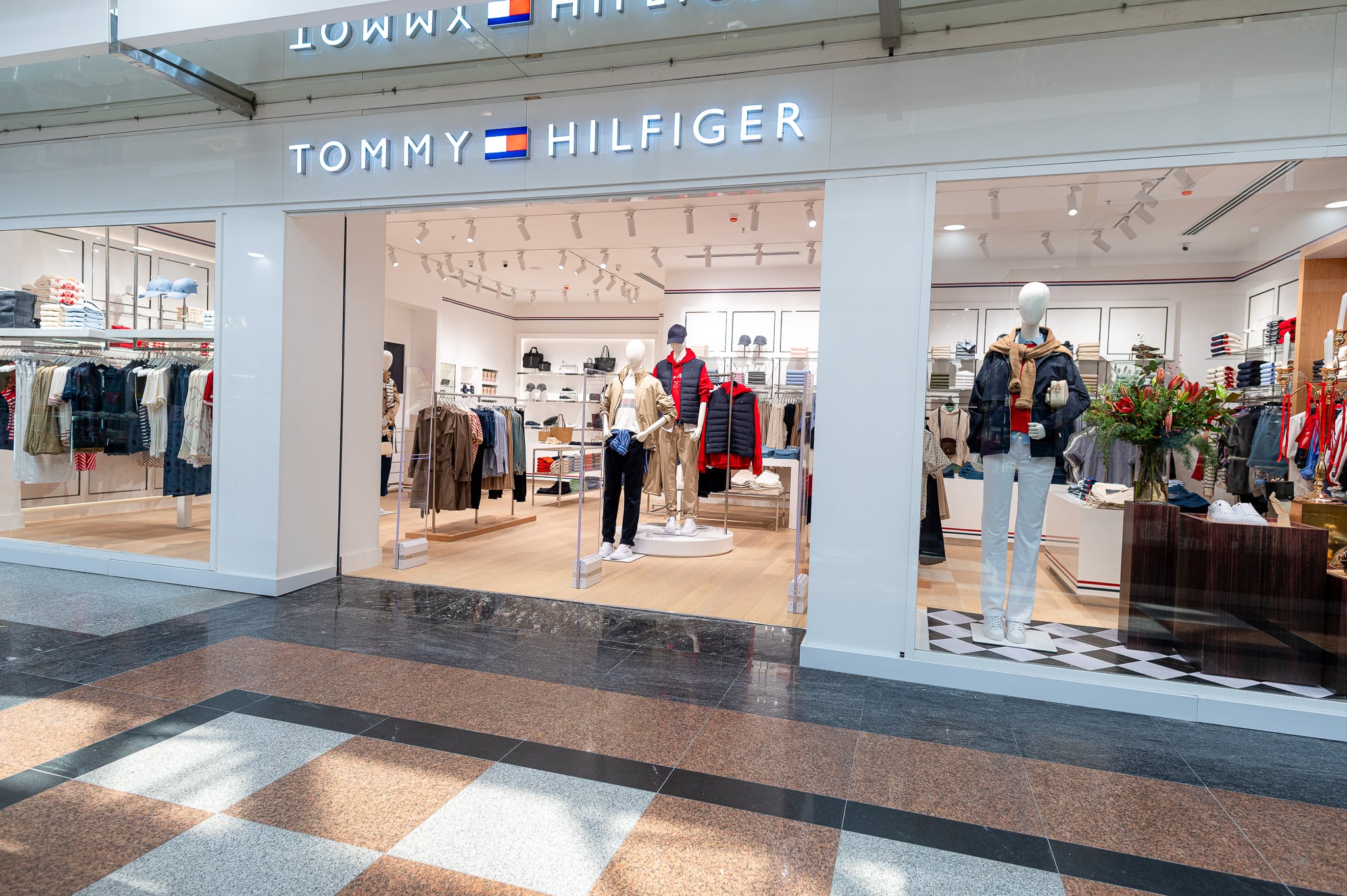 Tommy Hilfiger abrió un nuevo local en Córdoba Shopping.