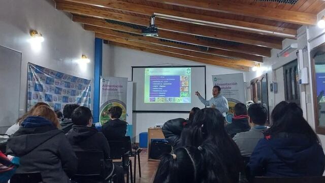 Ushuaia: capacitan a jóvenes en manipulación de alimentos