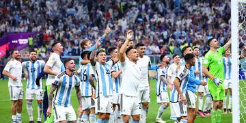 Todos juntos en el festejo por el pase a la final. Foto: AP.