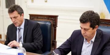 Sergio Massa junto al ministro del Interior, Eduardo "Wado" de Pedro.